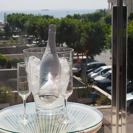 Mediterranea Beach Matutes Noguera 아파트 *